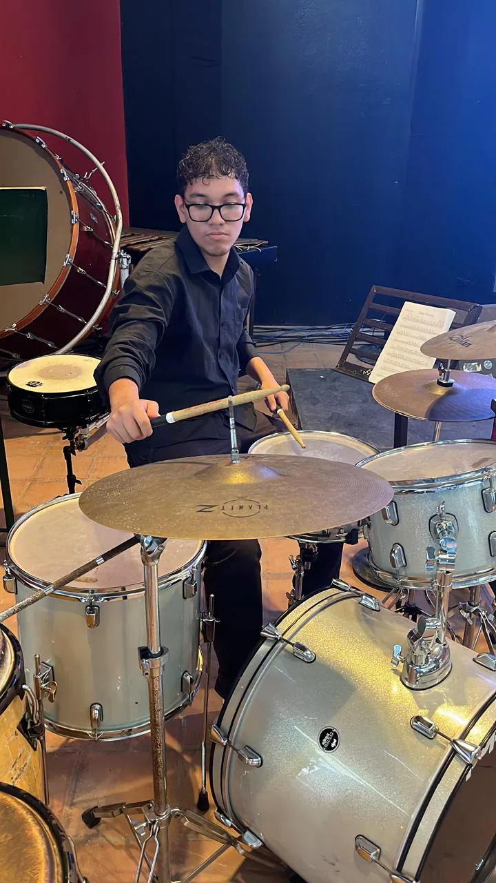 Óscar Olivera, Percusión — Tributo a Pink Floyd FARECOH